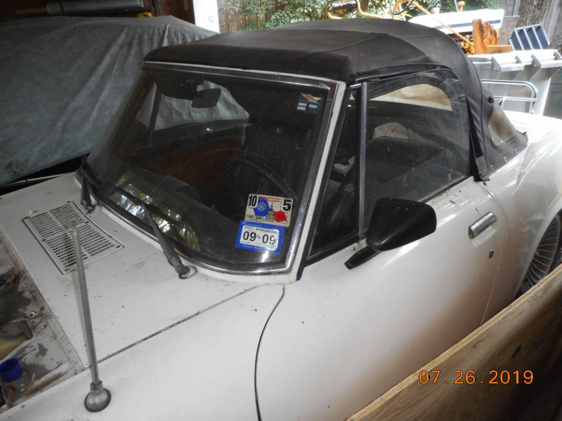 Illustration for article titled At $3,600, Could This 1970 Datsun Fairlady 2000 Project Prove a Fair Deal?